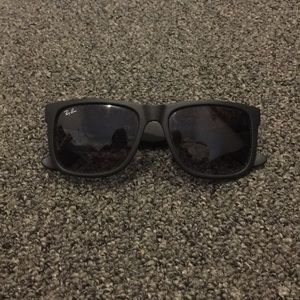 Black Ray-Bans Justin